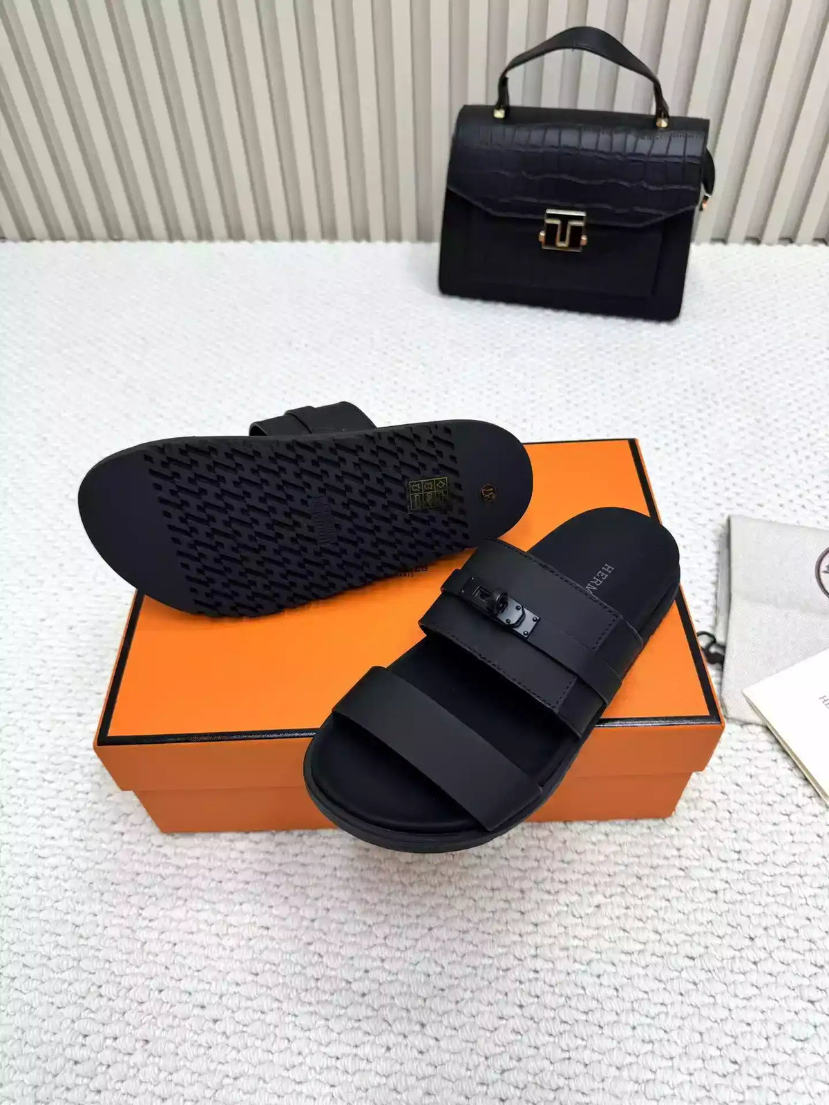HERMES MEN’S JACKSON SANDAL IN BLACK CALFSKIN – HMSD042