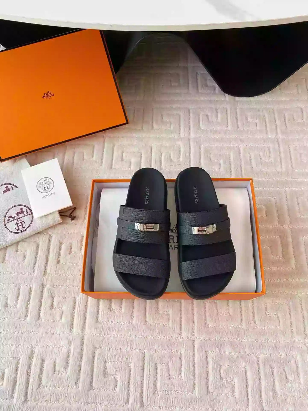 HERMES MEN’S JACKSON SANDAL IN BLACK EPSOM CALFSKIN – HMSD040