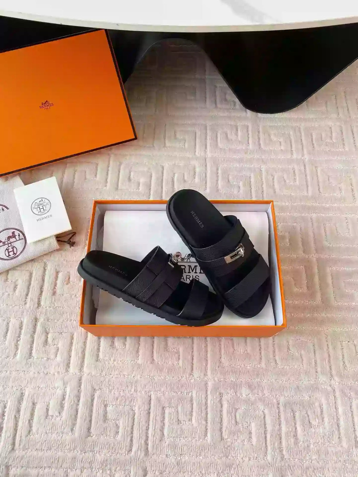 HERMES MEN’S JACKSON SANDAL IN BLACK EPSOM CALFSKIN – HMSD040