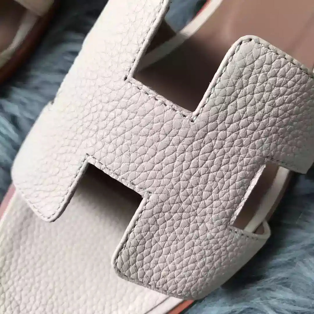 HERMES ORAN SLIDE SANDALS IN BETON CLEMENCE LEATHER – HMSD107
