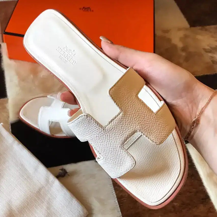 HERMES ORAN SLIDE SANDALS IN BETON EPSOM CALFSKIN – HMSD065