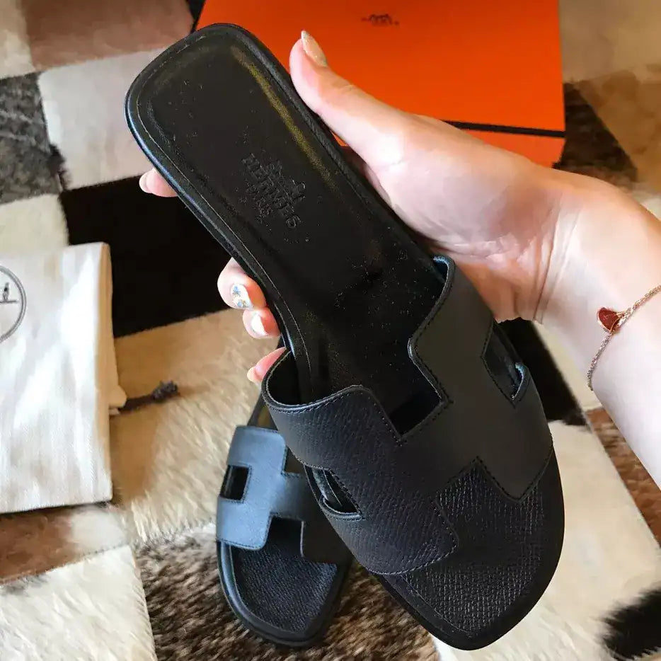 HERMES ORAN SLIDE SANDALS IN BLACK EPSOM CALFSKIN – HMSD086