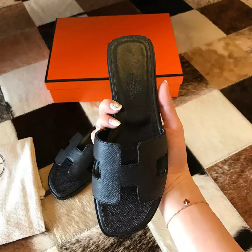 HERMES ORAN SLIDE SANDALS IN BLACK EPSOM CALFSKIN – HMSD086