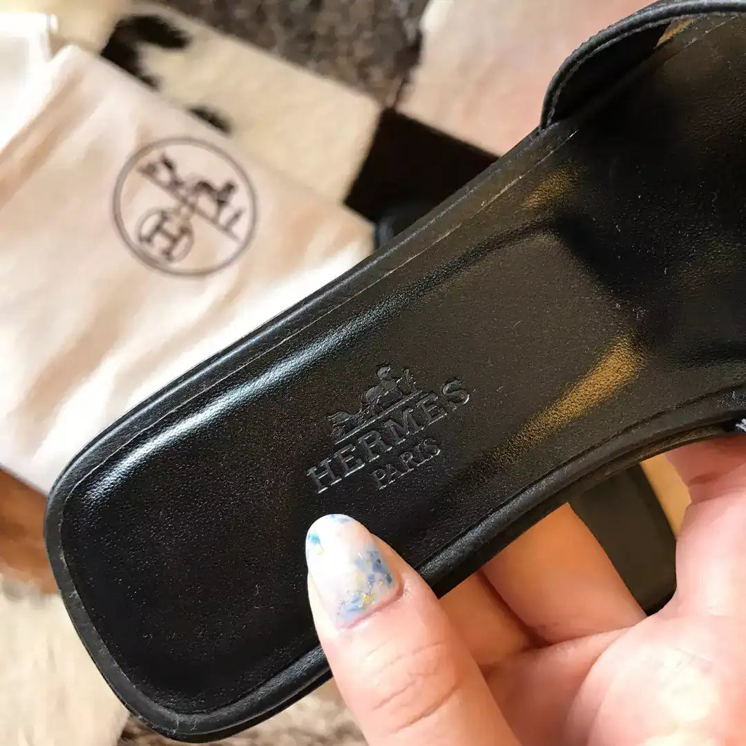 HERMES ORAN SLIDE SANDALS IN BLACK EPSOM CALFSKIN – HMSD086