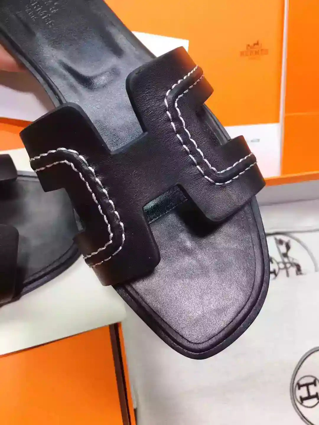 HERMES ORAN SLIDE SANDALS IN BLACK LEATHER WITH STITCHED – HMSD044