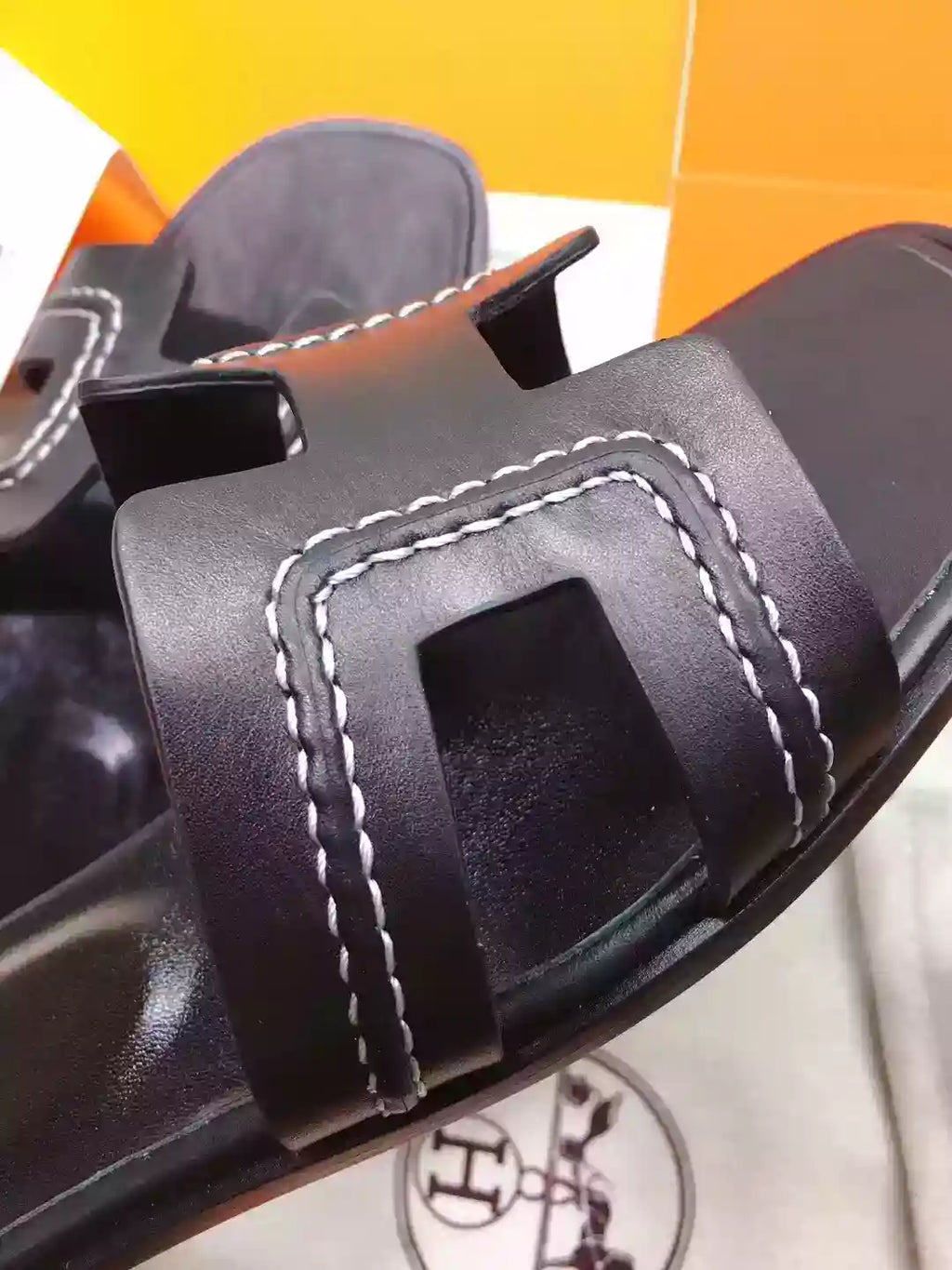 HERMES ORAN SLIDE SANDALS IN BLACK LEATHER WITH STITCHED – HMSD044