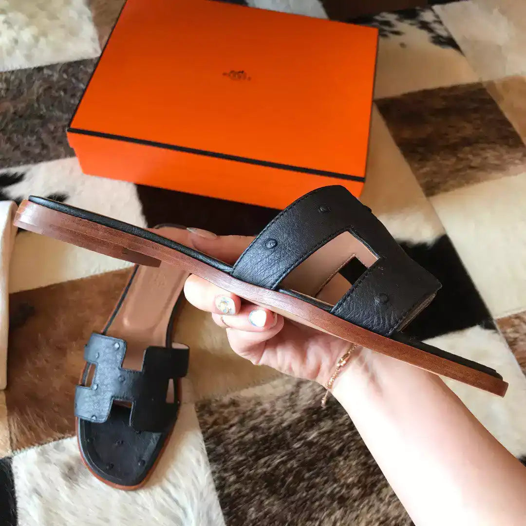 HERMES ORAN SLIDE SANDALS IN BLACK OSTRICH LEATHER – HMSD078