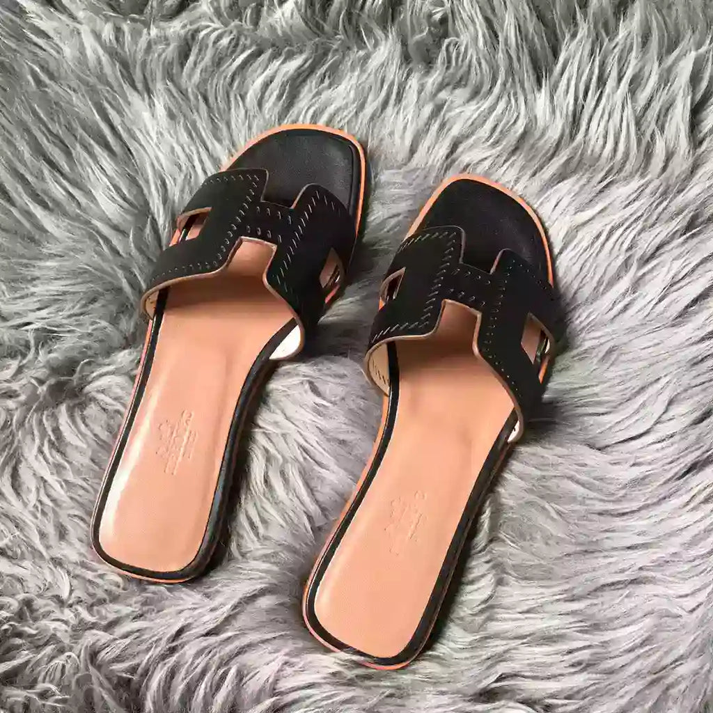 HERMES ORAN SLIDE SANDALS IN BLACK SWIFT PERFORATED CALFSKIN – HMSD100