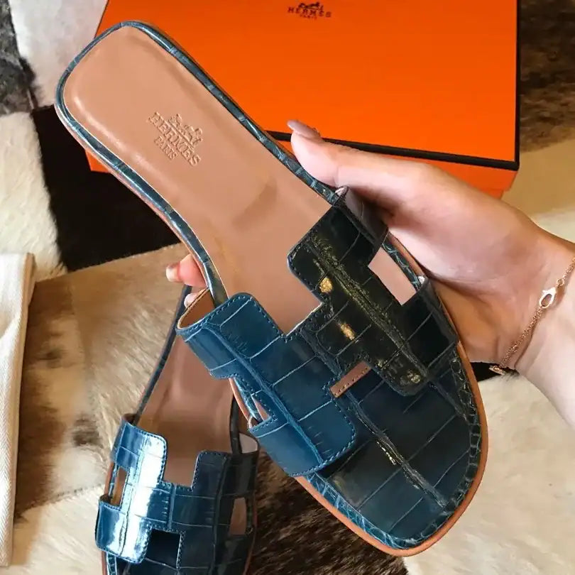 HERMES ORAN SLIDE SANDALS IN BLUE SHINY NILOTICUS CROCODILE SKIN – HMSD050