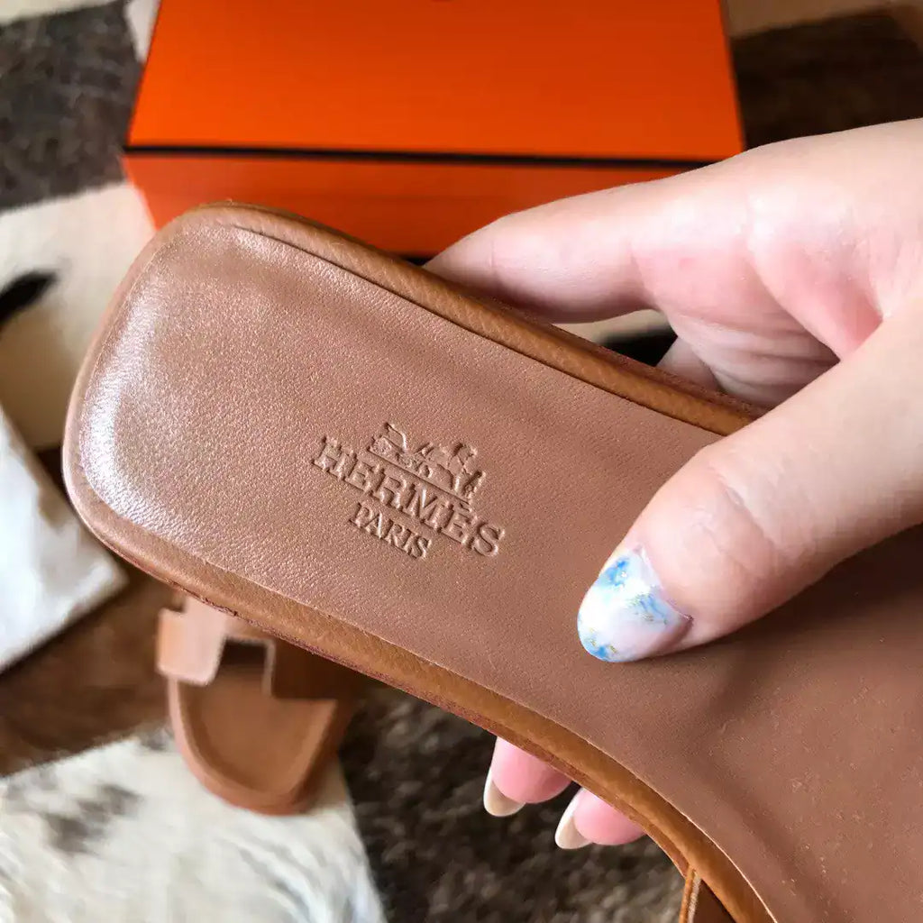 HERMES ORAN SLIDE SANDALS IN BROWN EPSOM CALFSKIN – HMSD071