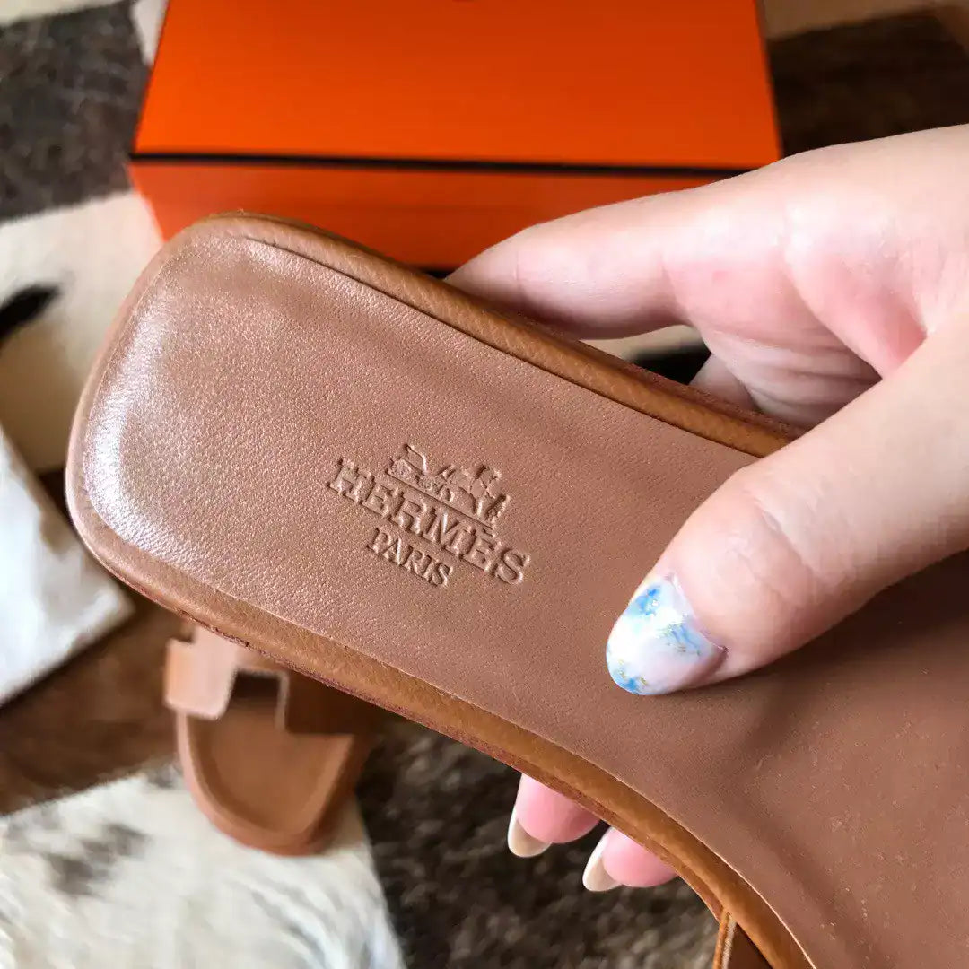 HERMES ORAN SLIDE SANDALS IN BROWN EPSOM CALFSKIN – HMSD071