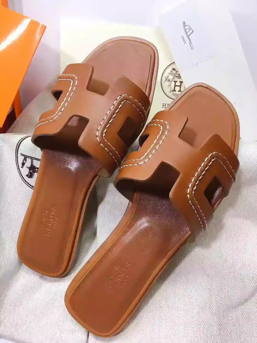 HERMES ORAN SLIDE SANDALS IN BROWN LEATHER WITH STITCHED – HMSD043