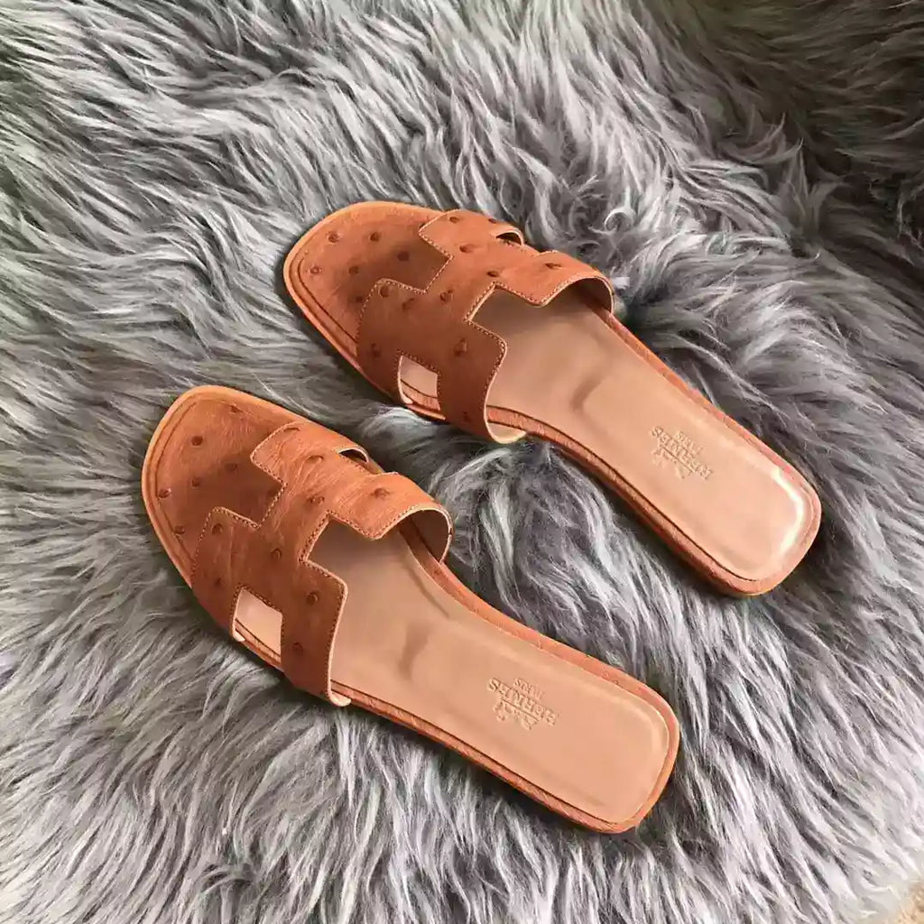 HERMES ORAN SLIDE SANDALS IN BROWN OSTRICH LEATHER – HMSD077