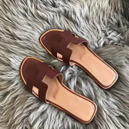 HERMES ORAN SLIDE SANDALS IN BURGUNDY SWIFT CALFSKIN – HMSD122