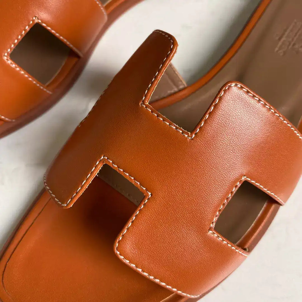 HERMES ORAN SLIDE SANDALS IN GOLD SWIFT CALFSKIN – HMSD114