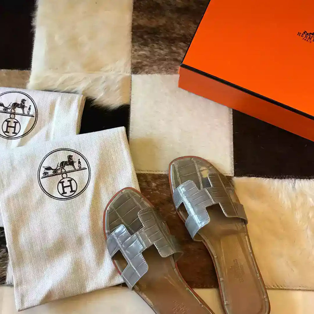 HERMES ORAN SLIDE SANDALS IN GREY SHINY NILOTICUS CROCODILE SKIN – HMSD052