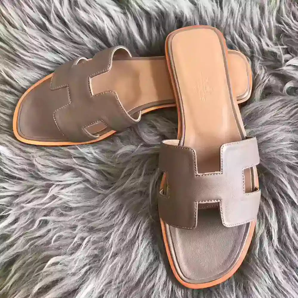HERMES ORAN SLIDE SANDALS IN GREY SWIFT CALFSKIN – HMSD125