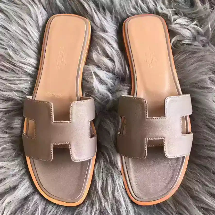 HERMES ORAN SLIDE SANDALS IN GREY SWIFT CALFSKIN – HMSD125