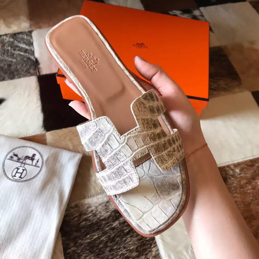 HERMES ORAN SLIDE SANDALS IN HIMALAYA NILOTICUS CROCODILE SKIN – HMSD059