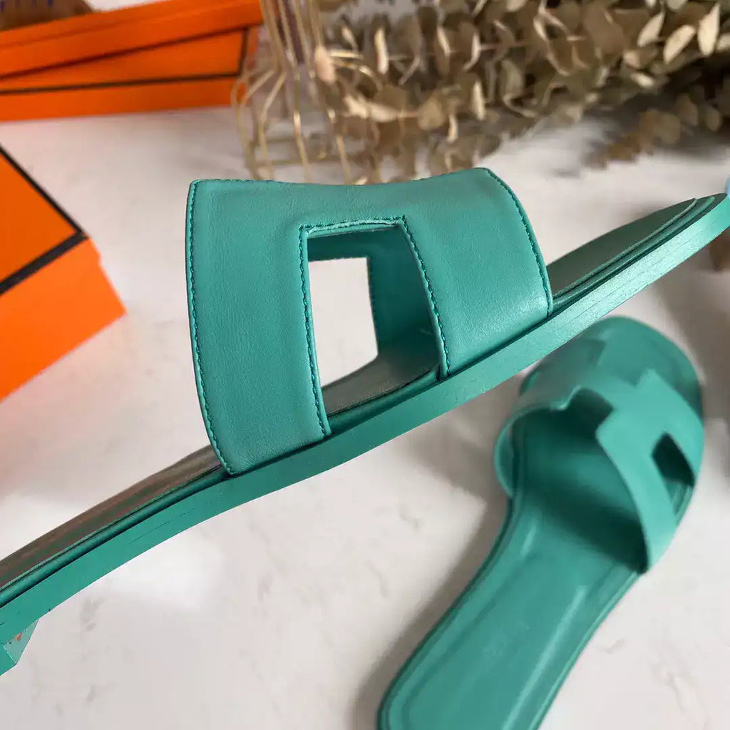 HERMES ORAN SLIDE SANDALS IN LAKE GREEN SWIFT CALFSKIN – HMSD118