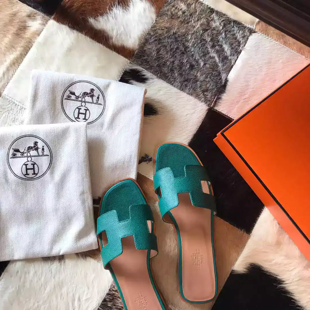 HERMES ORAN SLIDE SANDALS IN MALACHITE EPSOM CALFSKIN – HMSD075