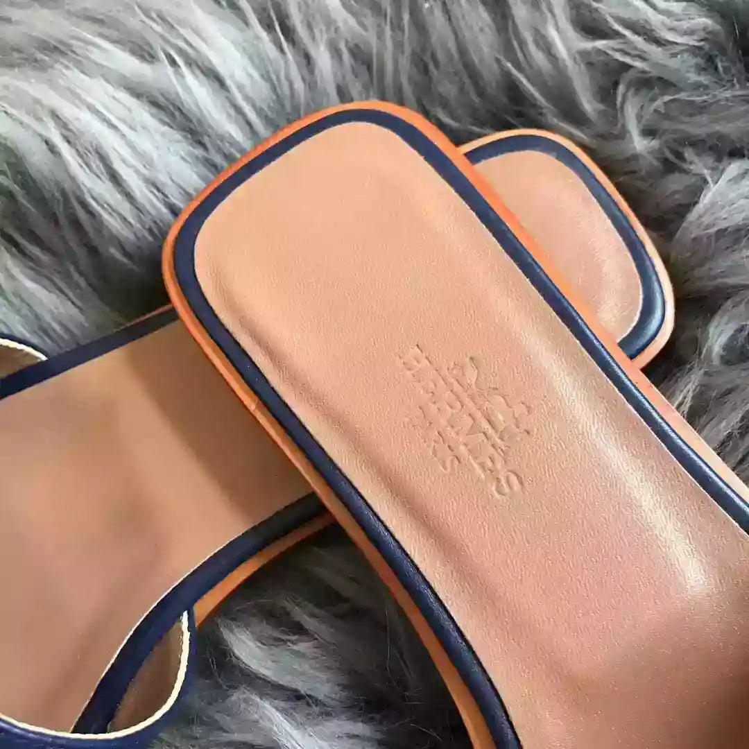 HERMES ORAN SLIDE SANDALS IN NAVY BLUE SWIFT CALFSKIN – HMSD126