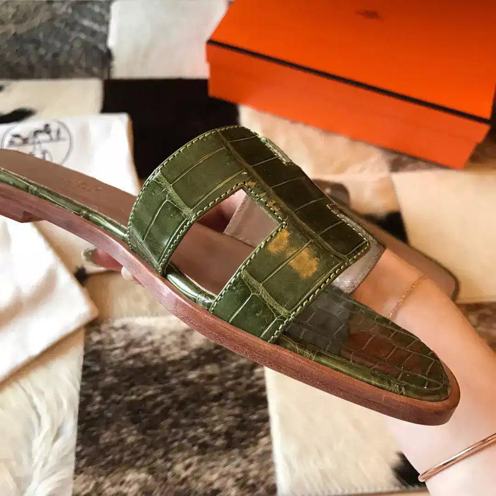 HERMES ORAN SLIDE SANDALS IN OLIVE SHINY NILOTICUS CROCODILE SKIN – HMSD058