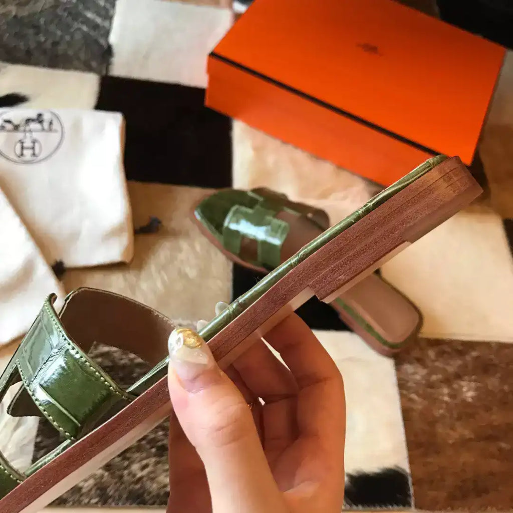 HERMES ORAN SLIDE SANDALS IN OLIVE SHINY NILOTICUS CROCODILE SKIN – HMSD058