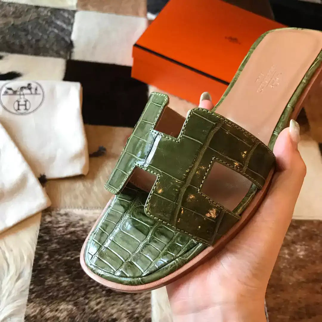 HERMES ORAN SLIDE SANDALS IN OLIVE SHINY NILOTICUS CROCODILE SKIN – HMSD058