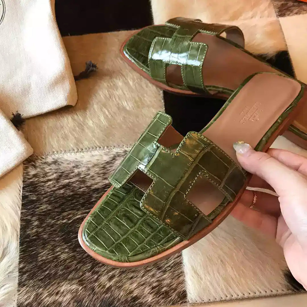 HERMES ORAN SLIDE SANDALS IN OLIVE SHINY NILOTICUS CROCODILE SKIN – HMSD058