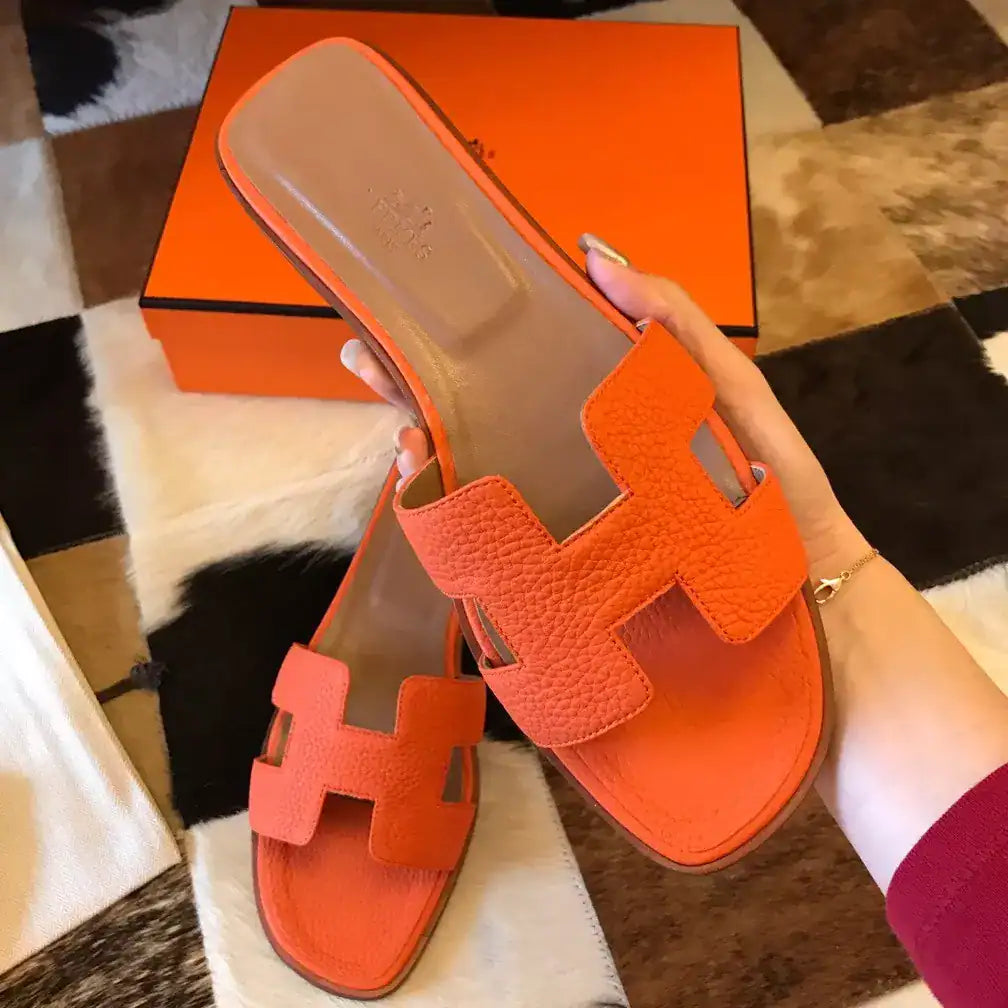 HERMES ORAN SLIDE SANDALS IN ORANGE CLEMENCE LEATHER – HMSD111