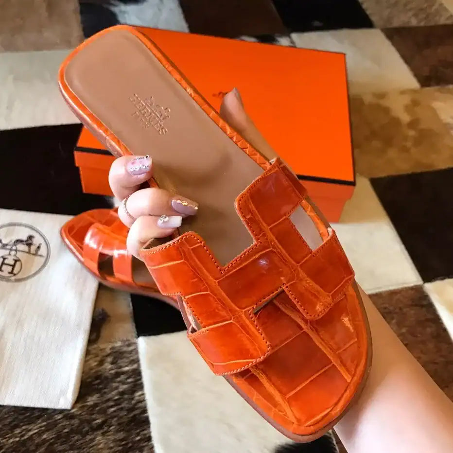 HERMES ORAN SLIDE SANDALS IN ORANGE SHINY NILOTICUS CROCODILE SKIN – HMSD051