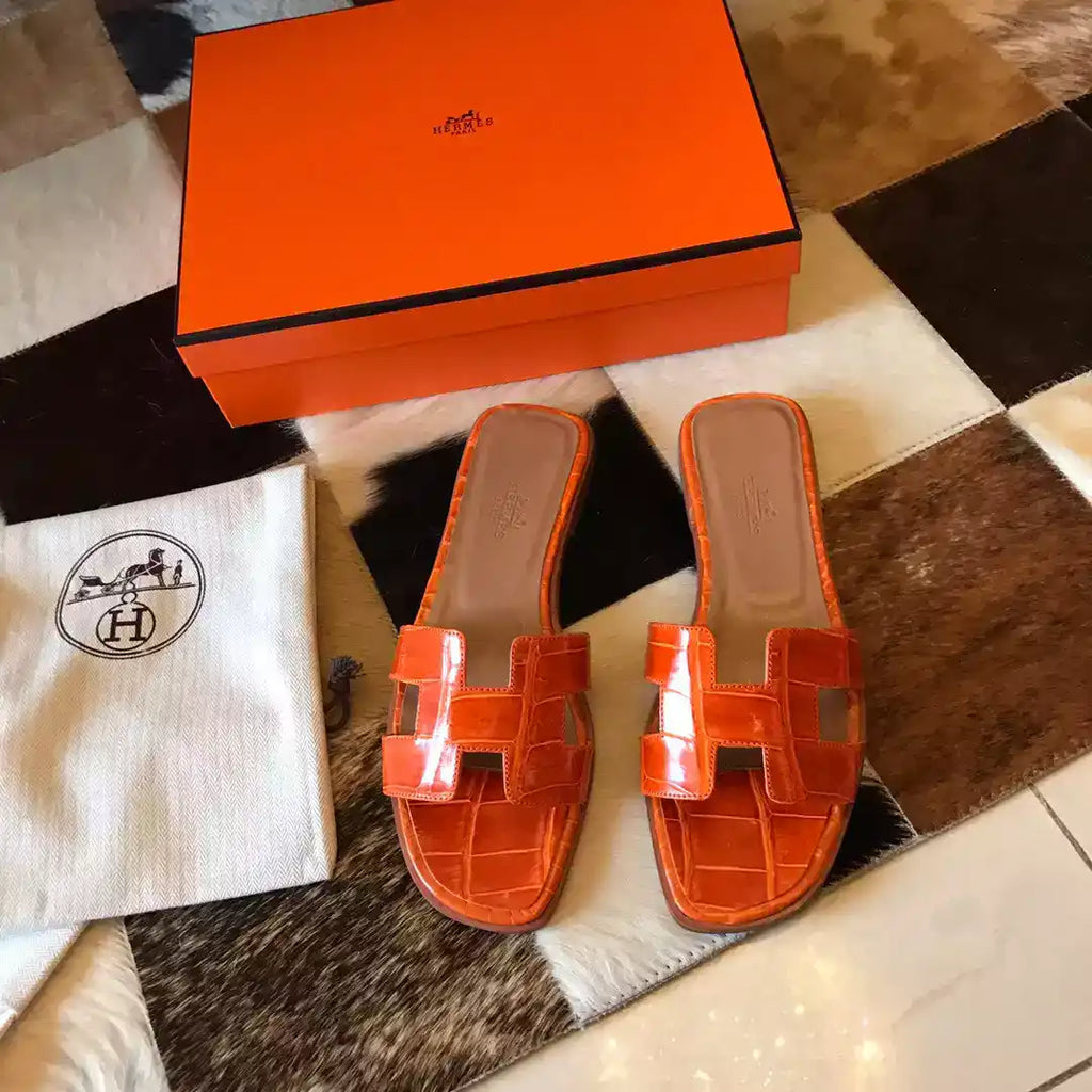 HERMES ORAN SLIDE SANDALS IN ORANGE SHINY NILOTICUS CROCODILE SKIN – HMSD051
