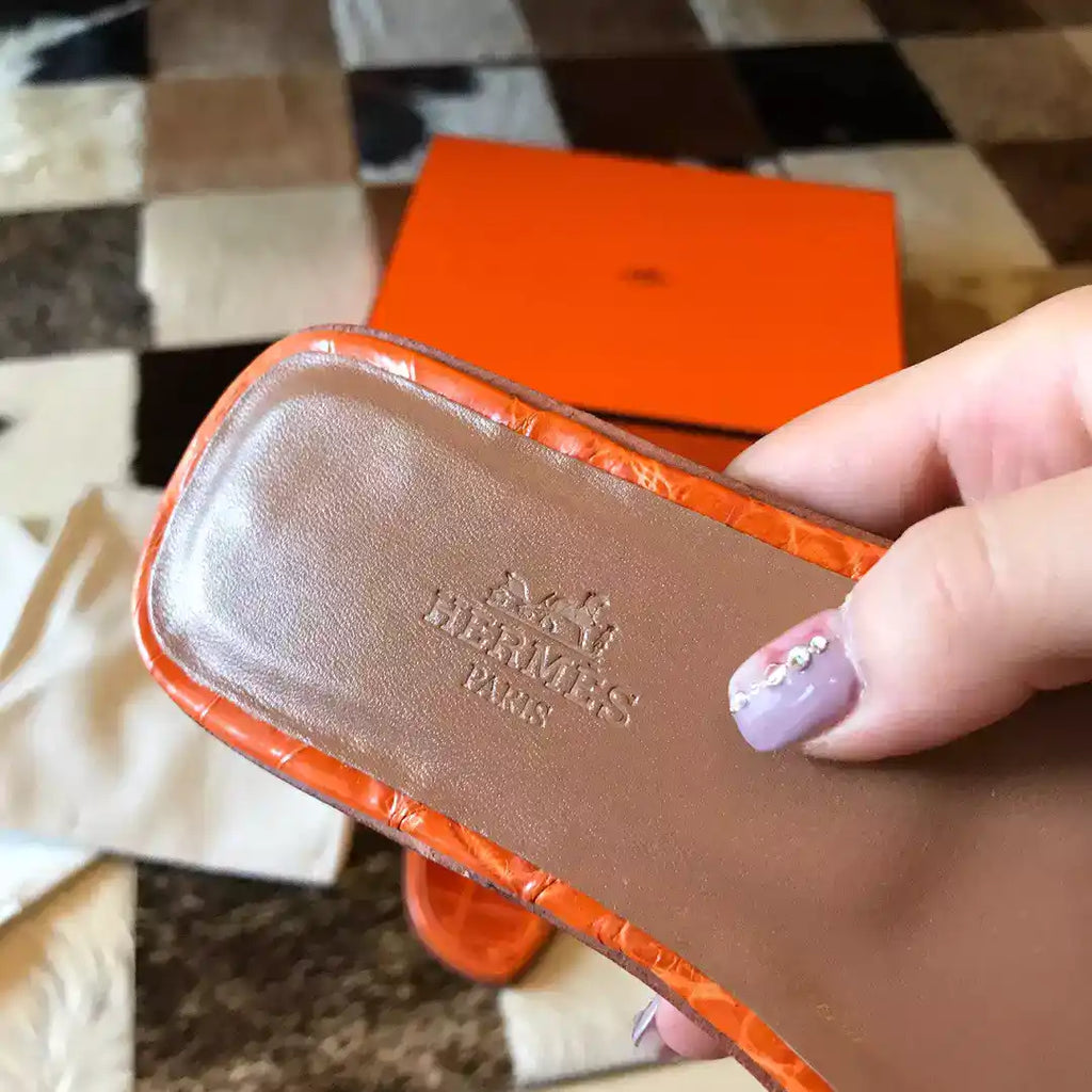 HERMES ORAN SLIDE SANDALS IN ORANGE SHINY NILOTICUS CROCODILE SKIN – HMSD051