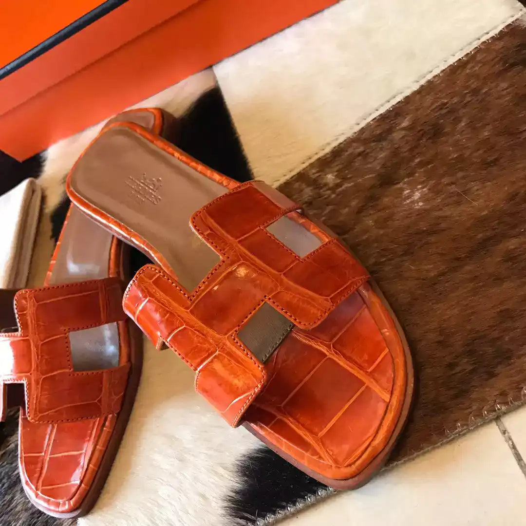 HERMES ORAN SLIDE SANDALS IN ORANGE SHINY NILOTICUS CROCODILE SKIN – HMSD051