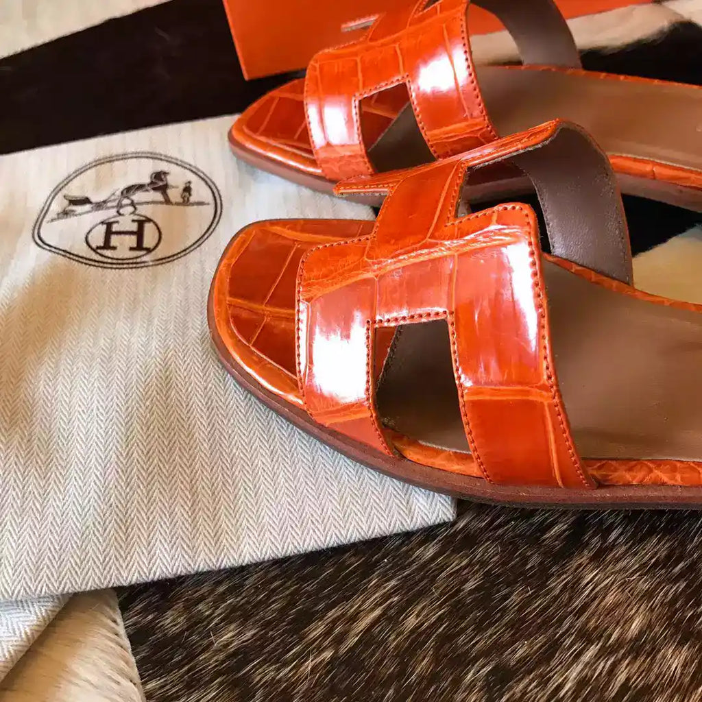 HERMES ORAN SLIDE SANDALS IN ORANGE SHINY NILOTICUS CROCODILE SKIN – HMSD051