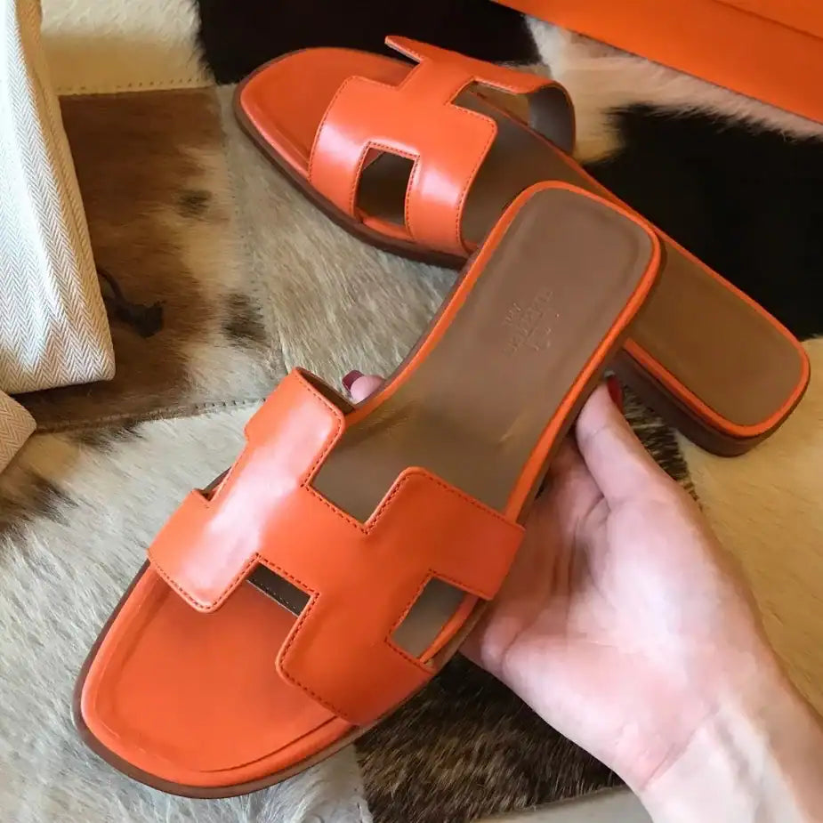 HERMES ORAN SLIDE SANDALS IN ORANGE SWIFT CALFSKIN – HMSD115