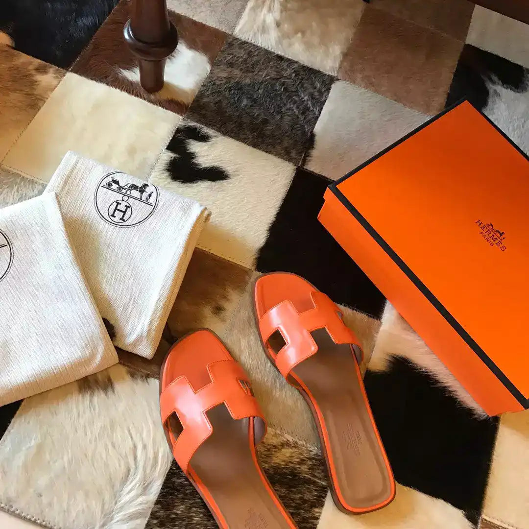 HERMES ORAN SLIDE SANDALS IN ORANGE SWIFT CALFSKIN – HMSD115