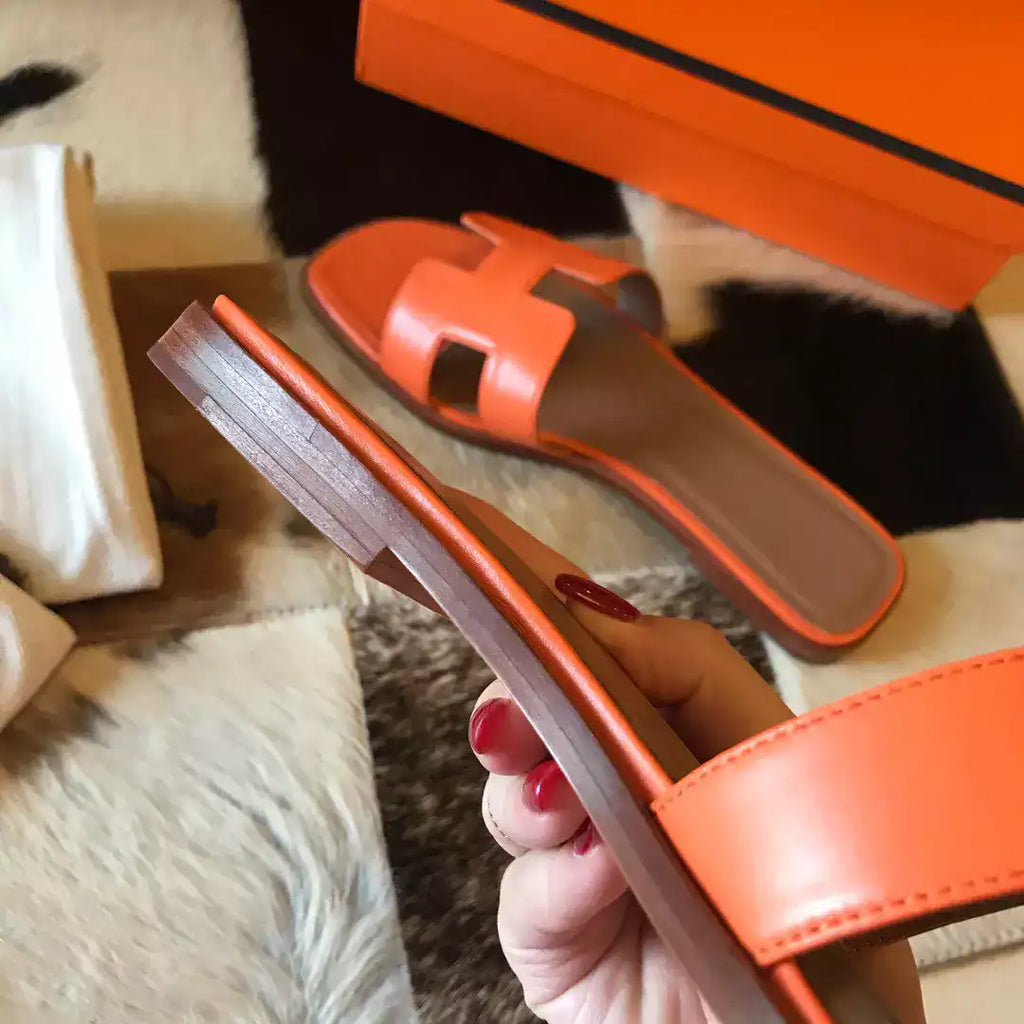HERMES ORAN SLIDE SANDALS IN ORANGE SWIFT CALFSKIN – HMSD115