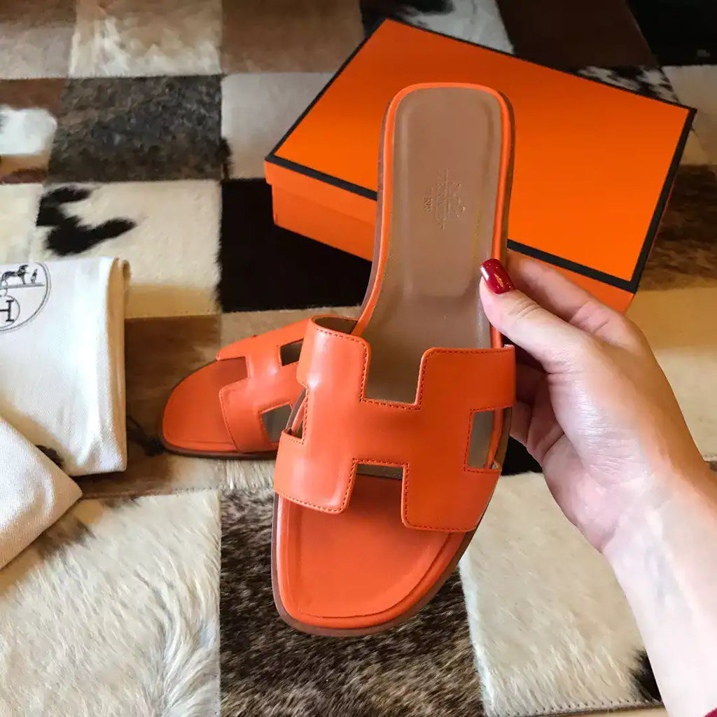 HERMES ORAN SLIDE SANDALS IN ORANGE SWIFT CALFSKIN – HMSD115