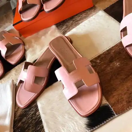 HERMES ORAN SLIDE SANDALS IN PINK SWIFT CALFSKIN – HMSD119