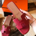 HERMES ORAN SLIDE SANDALS IN RED CLEMENCE LEATHER – HMSD112