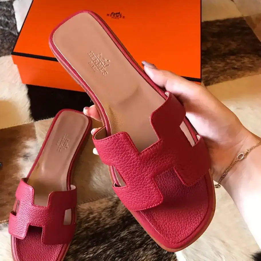 HERMES ORAN SLIDE SANDALS IN RED CLEMENCE LEATHER – HMSD112