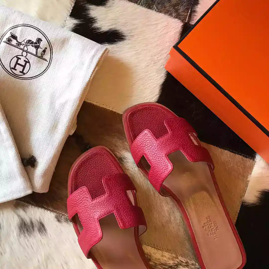 HERMES ORAN SLIDE SANDALS IN RED CLEMENCE LEATHER – HMSD112