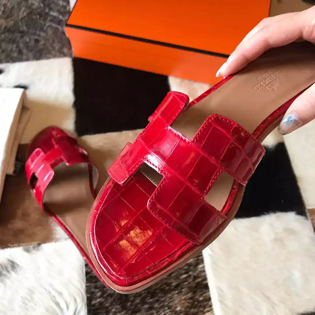 HERMES ORAN SLIDE SANDALS IN RED SHINY NILOTICUS CROCODILE SKIN – HMSD055