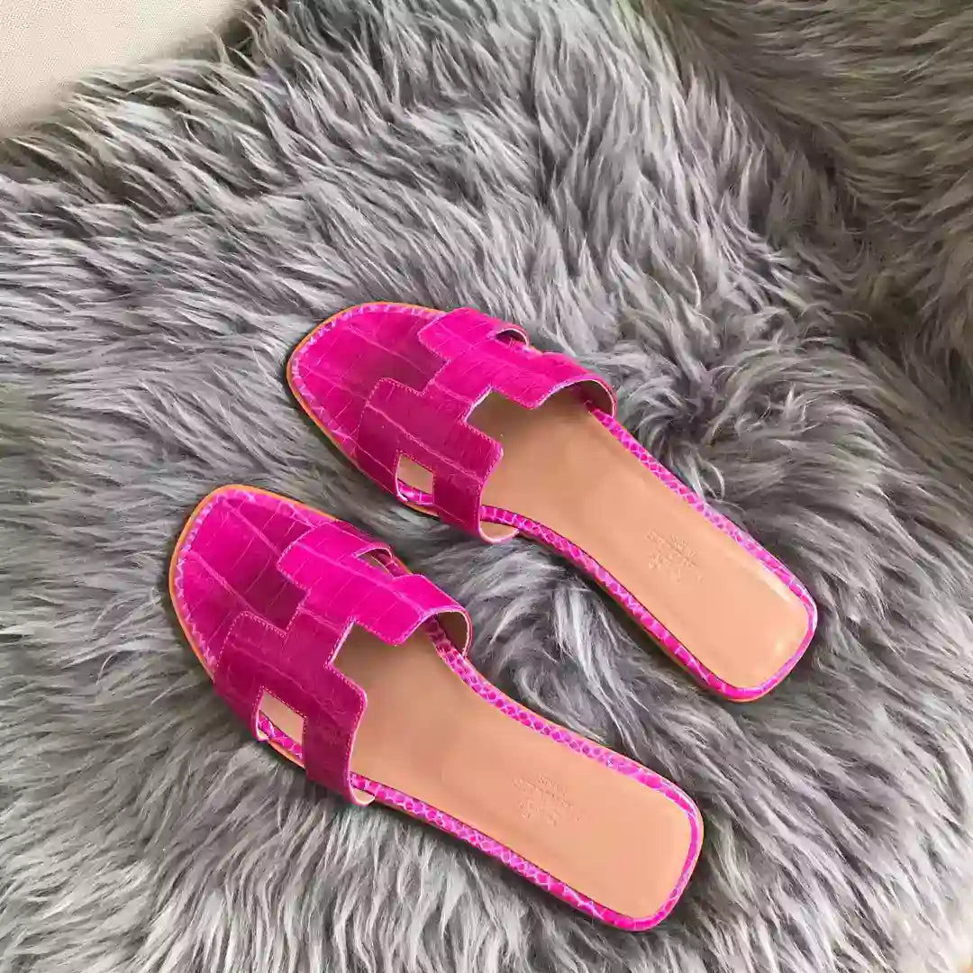 HERMES ORAN SLIDE SANDALS IN ROSE RED SHINY NILOTICUS CROCODILE SKIN – HMSD057