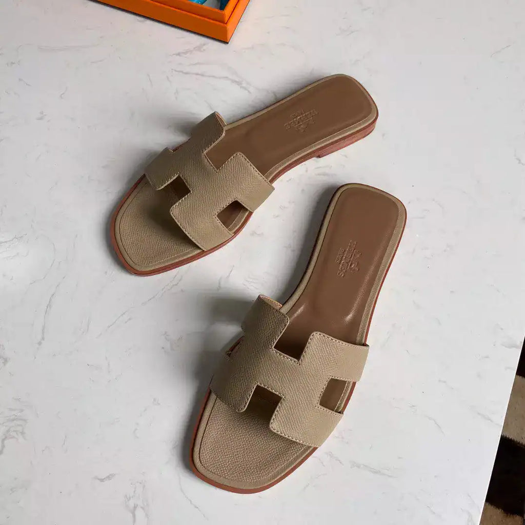 HERMES ORAN SLIDE SANDALS IN TRENCH EPSOM CALFSKIN – HMSD087
