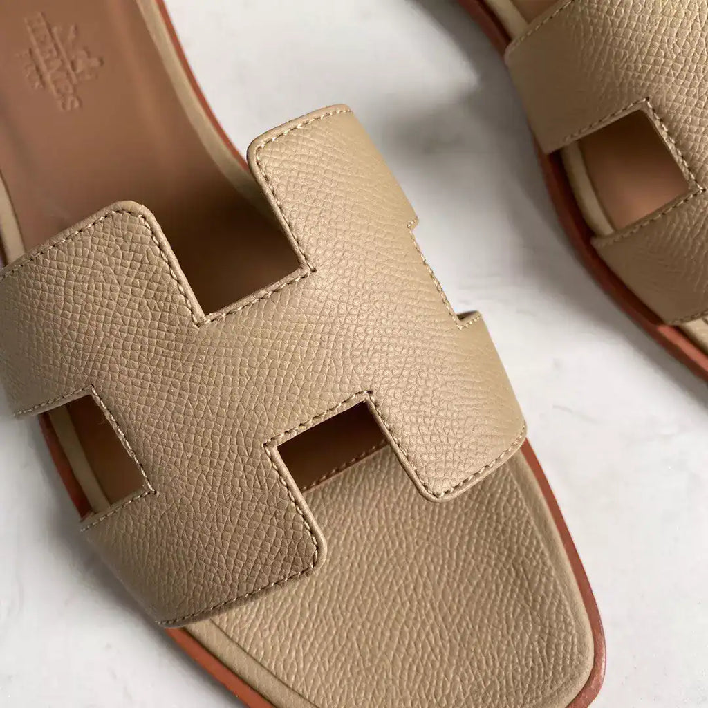 HERMES ORAN SLIDE SANDALS IN TRENCH EPSOM CALFSKIN – HMSD087
