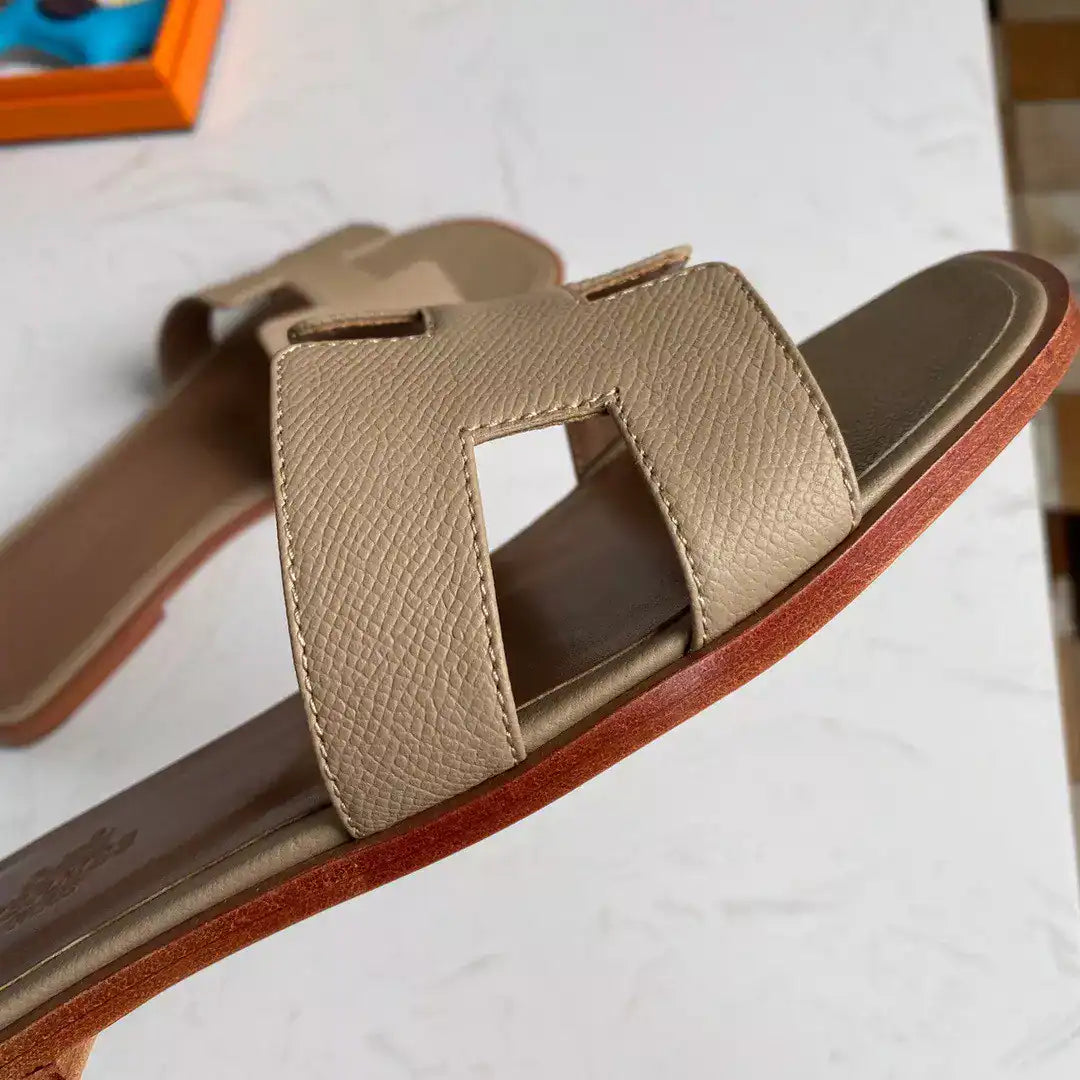 HERMES ORAN SLIDE SANDALS IN TRENCH EPSOM CALFSKIN – HMSD087