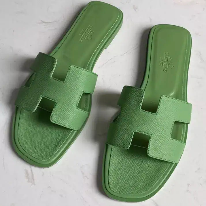 HERMES ORAN SLIDE SANDALS IN VERT CRIQUET EPSOM CALFSKIN – HMSD093